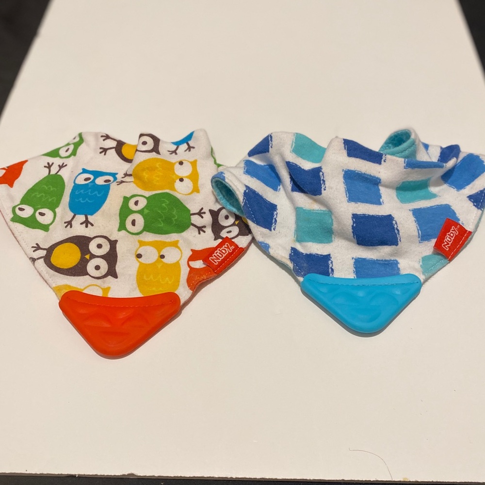 2 Teething Bibs ❤️✨